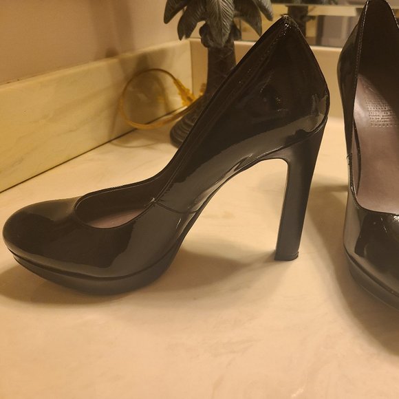 MRKT BLACK PATENT PLATFORM PUMPS 9 - Picture 2 of 6